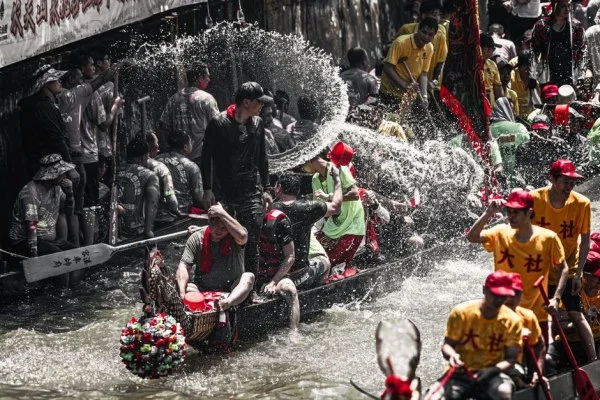 dragon boat paddling